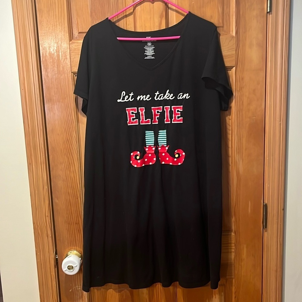 Secret treasure women’s Let me take an Elfie  sleepwear size 2X/3X (20W-24W).